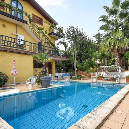 2 Bedroom Beautiful In Trecastagni