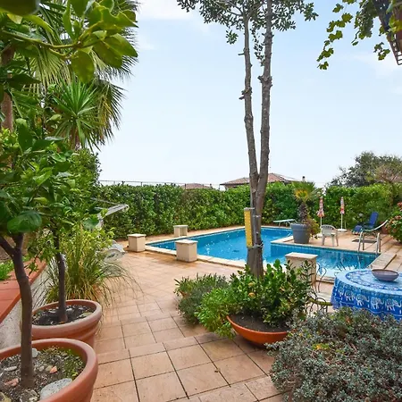 2 Bedroom Beautiful In Lejlighed Trecastagni